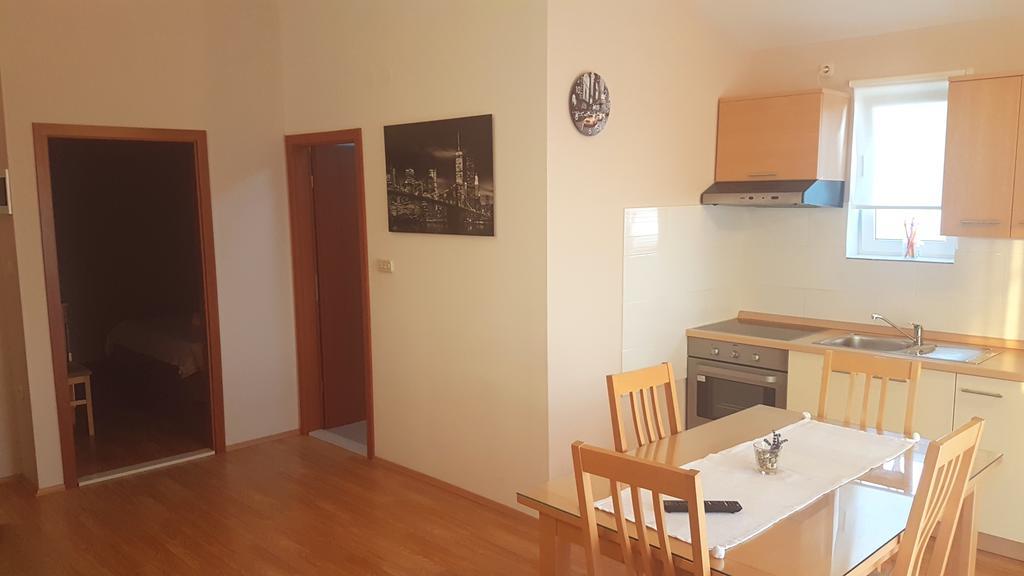 Apartments Mrdelja Vrsi Exterior foto